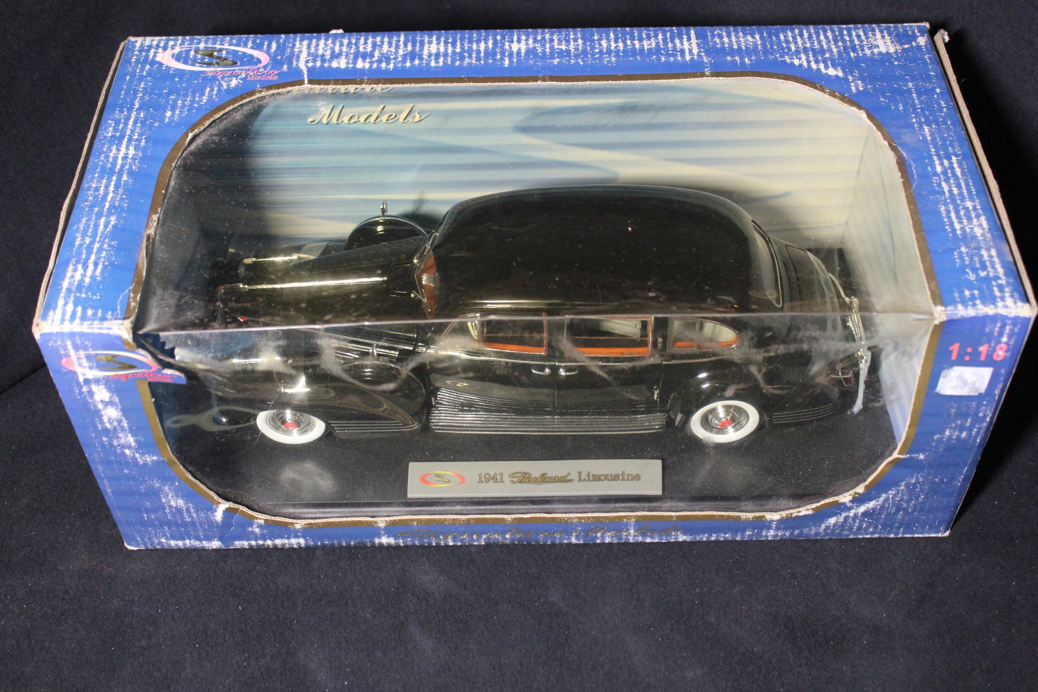 Signature Models 1941 Packard Limousine 1:18 Die Cast