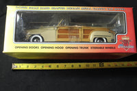 Motor City Classics 1948 Chrysler Town & Country 1:18 Die Cast